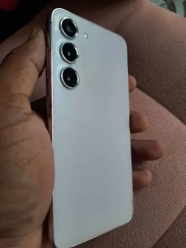 Vendo S23 FE de 256GB e 12 de RAM, Aparelho com 2 Listra Verde que Não interfe no Funcion.