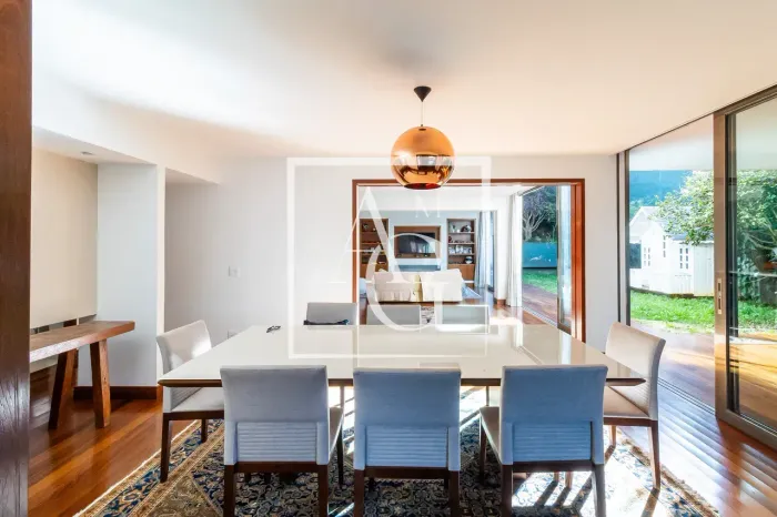 Casa de 700 m² e 4 suítes à venda no Jardim Guedala