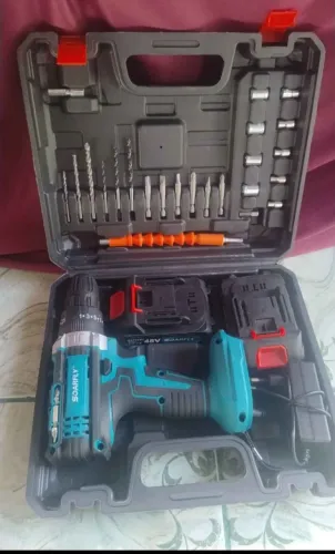 Vendo uma parafusadeira novinha com duas baterias e várias brocas e ponteira