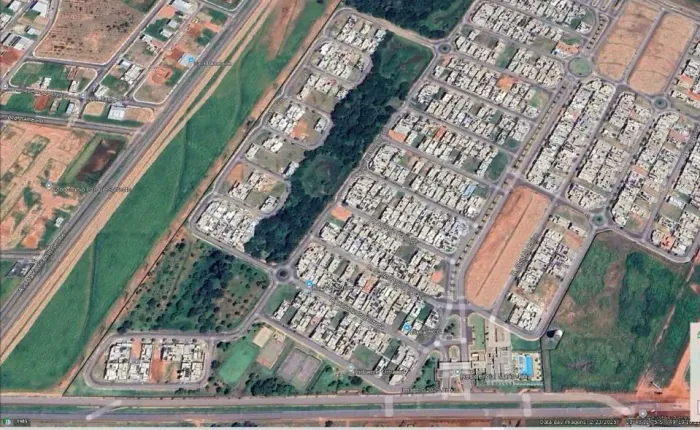 Terreno 253m² no Maria Júlia: More em um Clube Particular com Quadras e Piscina