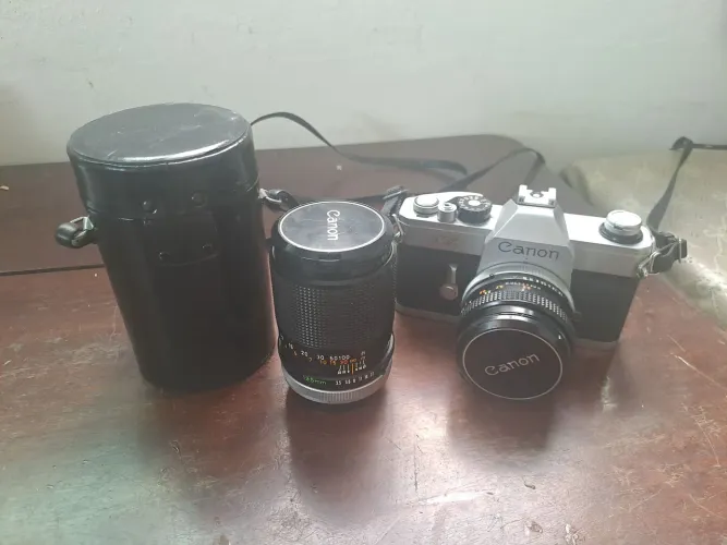 Camera Vintage Analógica SLR - Canon TX + Lentes de 50mm e 135mm + Porta Lentes