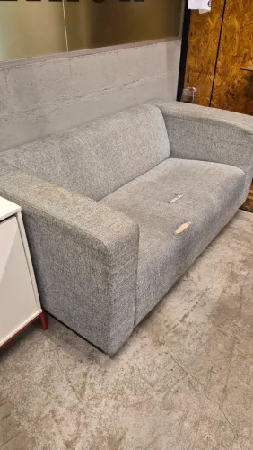 Vendo sofá de 2 lugares - cinza