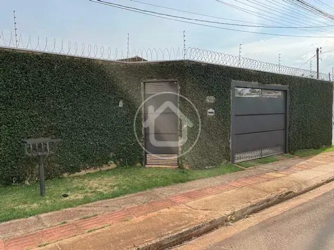 CASA COM TERRENO GRANDE NO ALTO SÃO FRANCISCO