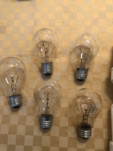Lâmpadas Cristal Vintage - 4 de 60 Watt e 1 de 100W cor amarela e 3 Lampadas Geométricas 