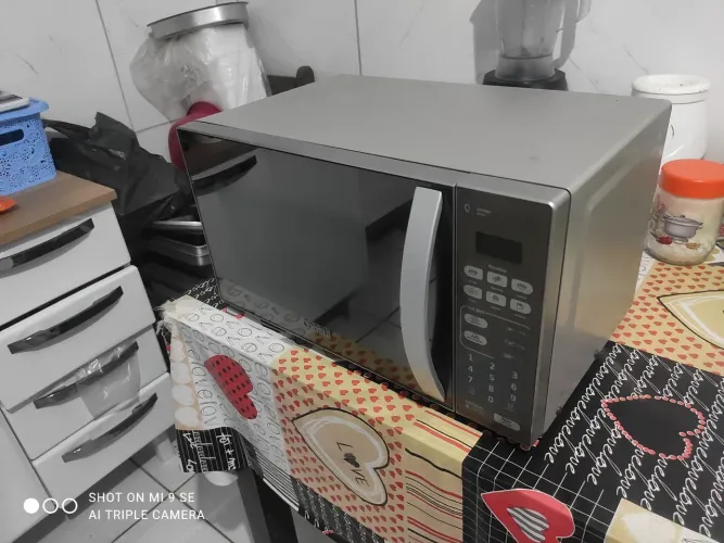 Microondas 20 litros impecável