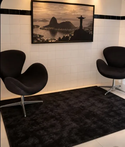 Cadeira poltrona giratória ( belíssima ) R$ 250,00 cada. Só vendo o par.