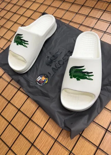 Chinelo Lacoste slide