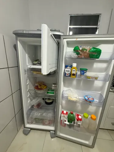 GELADEIRA USADA 500,00 FUNCIONANDO TUDO 