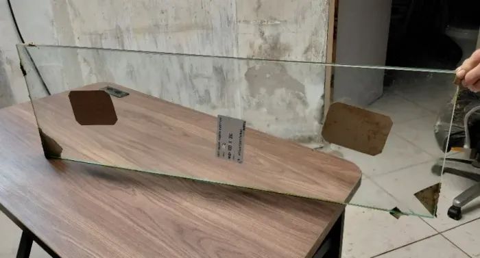 Prateleira de vidro nunca usada