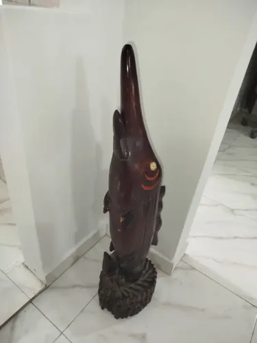 Escultura peixe Marlin em pau Brasil 