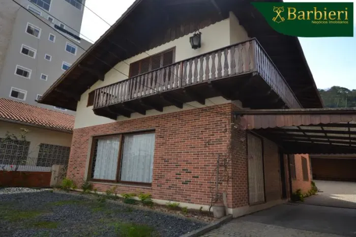 Casa Comercial para Locação - 07 salas e 08 vagas - Ponta Aguda, Blumenau - Agende seu hor