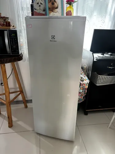 Freezer vertical Inverter 197 L