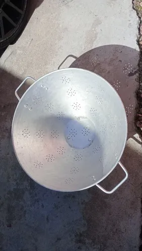 Vendo um escorredor de macarrão e mais um anteparo de segurança