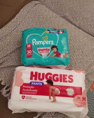 Fraldas Huggies e Pampers M