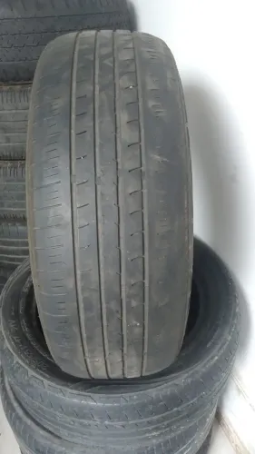 Um peneu 235-60 aro 17 expedite