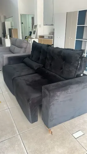 Sofá retrátil e reclinável