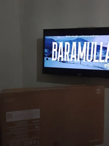 Tv Samsung 32 semi nova pouco usada.ela e boa maravilhosa smart pega todos Netflix, e tudo