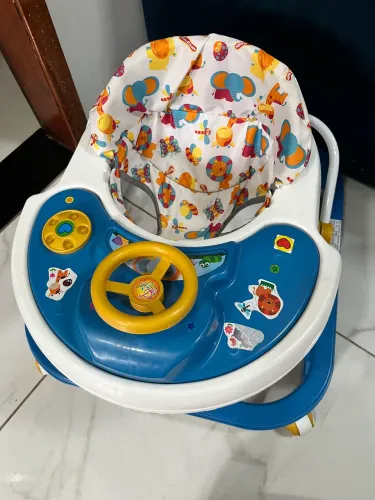 Andador voador para bebê 