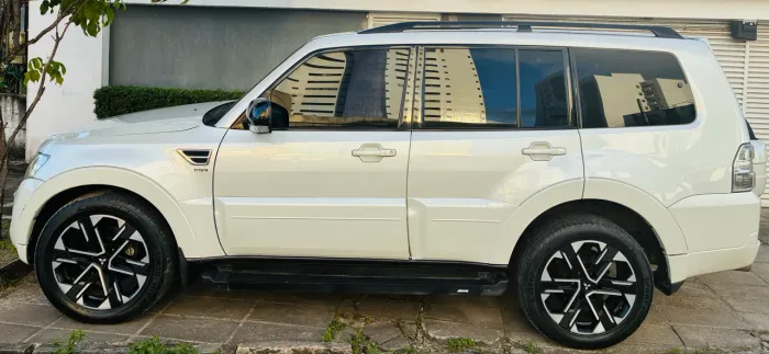 Mitsubishi Pajero HPE Full 3.2 4X4 T.i.dies. 5P AUT 2014