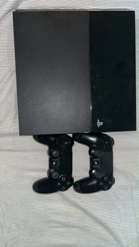 Ps4 fat 500gb em perfeito estado, 2 controles