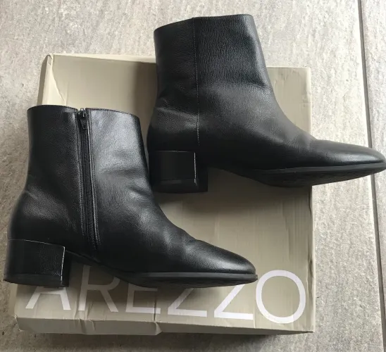 Bota preta Arezzo cano curto 