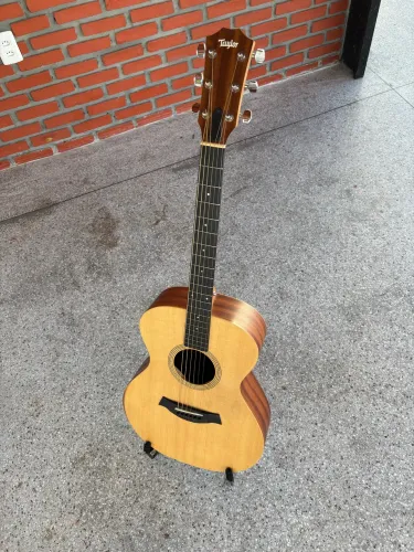 Violão Taylor Academy