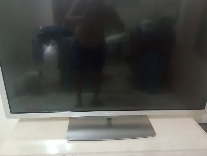 Tv Philips 3D parada quando liga só tem o som 