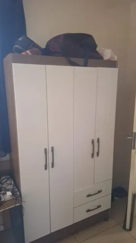 Guarda roupa pequeno
