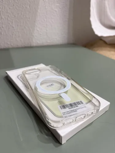 Capinha usada só uma vez + película de privacidade nova-modelo do iPhone 16e