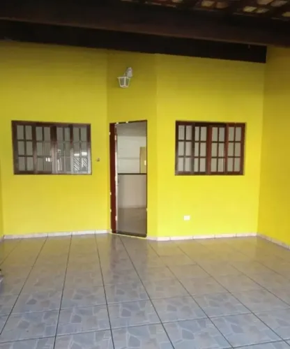 Casa para venda possui 65ms², com 2 quartos no Residencial Ana Maria