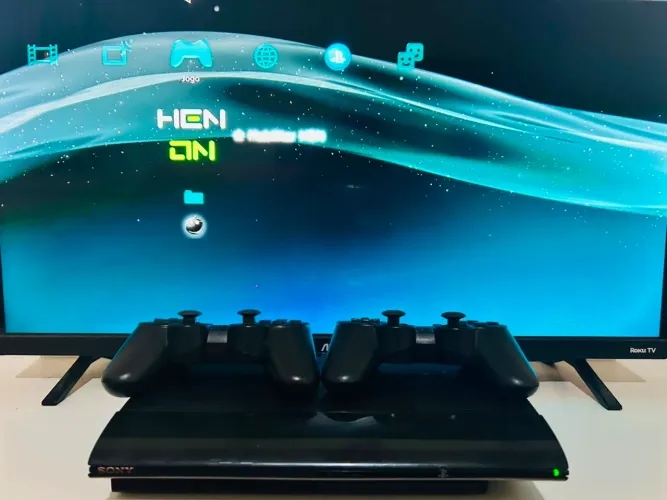 Super slim Ps3 com 2 controles 