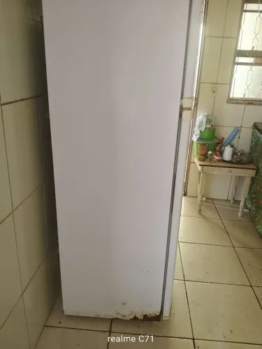 Geladeira com defeito