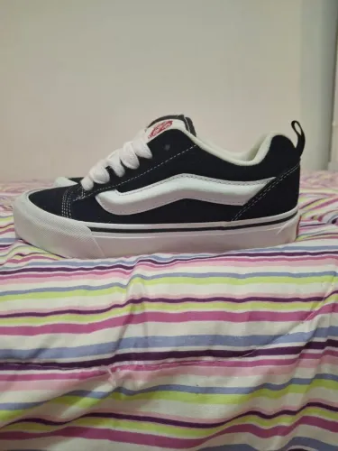 Tennis Vans original semi novo, usado apenas 2 vezes em ótimo estado tamanho 34.