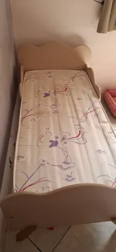 Cama infantil com colchão