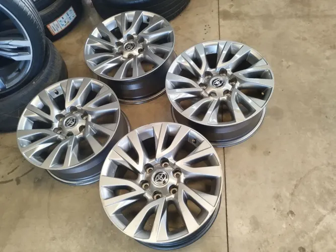 Rodas Hilux/SW4 Aro 18 Originais 