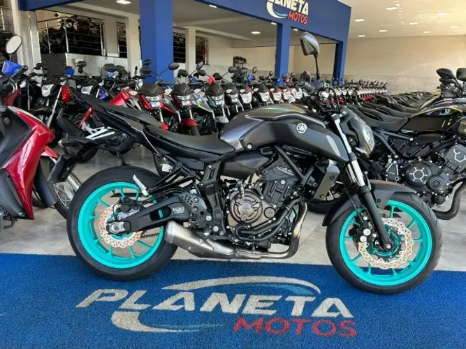 Yamaha MT 07 ABS, modelo 2025, com apenas 6.400 km rodados, moto super conservada!