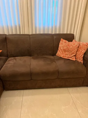 Sofá com chaise