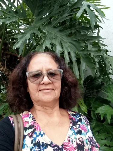 Sou Ana Lucia da Silva Pereira tenho experiência na carteira como auxiliar de limpeza,. 