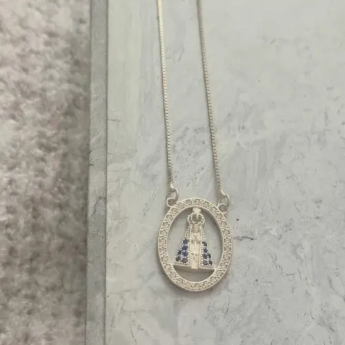colar prata 925 nossa senhora aparecida cravejado com zircônias transparente e azul 