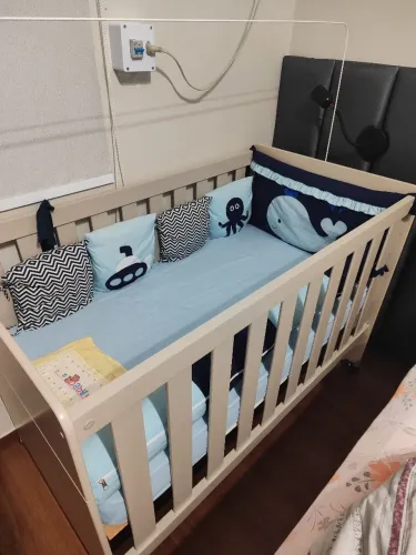 Berço Infantil Semi Novo com Colchão Incluso - Regulagem de Altura