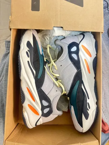 Adidas yeezy 700