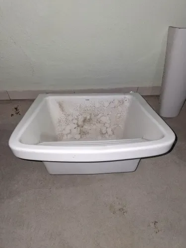Tanque de Lavar Roupa de Louça para Doação