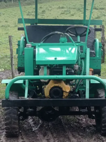 Vendo Girico a diesel traçado, basculante e com partida elétrica