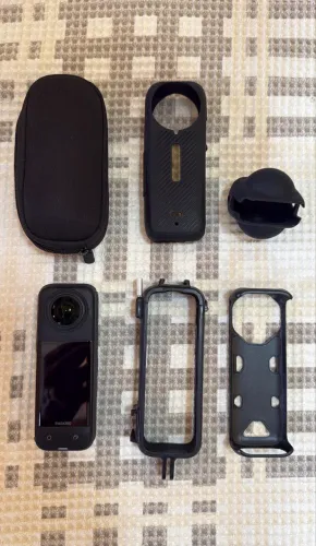Insta360 X4 + Caixa estanque e acessórios 