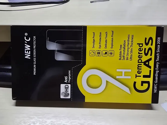 Caixa com 3 películas para iPhone 16 Pro