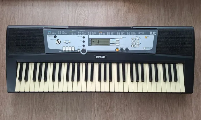 Teclado Yamaha PSR E213 + Suporte