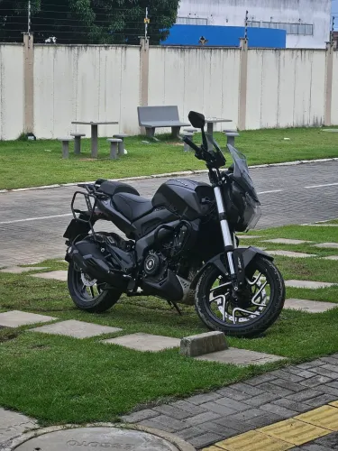BAJAJ DOMINAR 400 2025 8.000 km rodados, GARANTIA BAJAJ +2 ANOS.