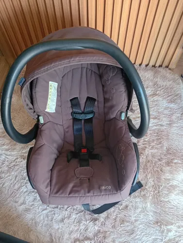 Bebê conforto com base e isofix, aceito cartão 