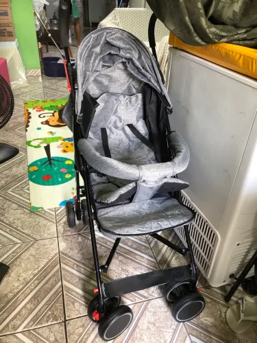 Vendo carrinho de bebê