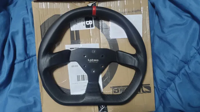 Volante esportivo Lotse Grid